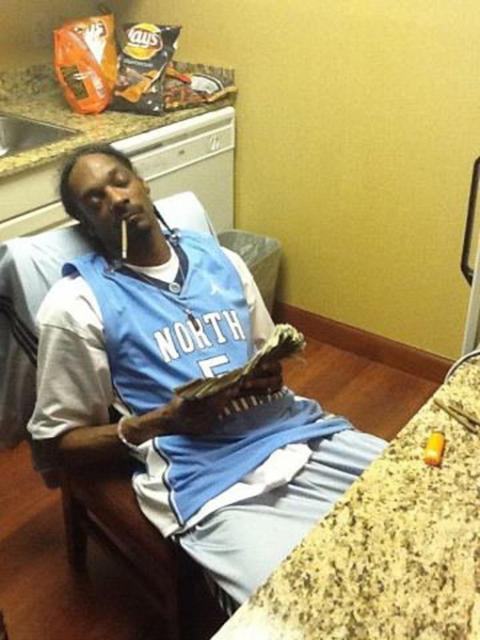 Snoop Dogg sleeping with money